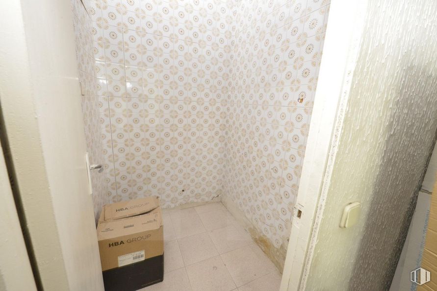 Local en alquiler en Zona centro, Valdemoro, Madrid, 28341 con caja, caja de envío, madera, accesorio, suelo, edificio, suelos, madera dura, cartón y casa alrededor