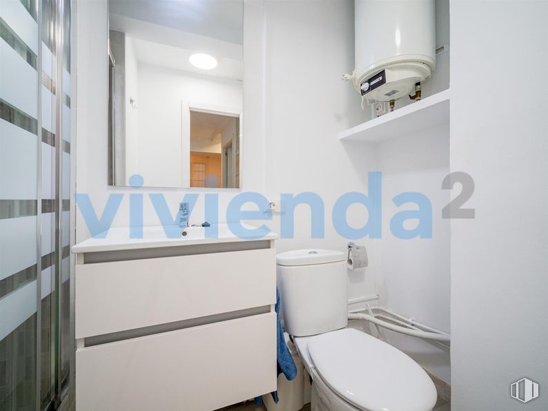 Oficina en venta en Calle Drácena, Chamartín, Madrid, 28016 con inodoro, ebanistería, mueble de baño, propiedad, interiorismo, accesorios de fontanería, cuarto de baño, accesorio, edificio y asiento del inodoro alrededor