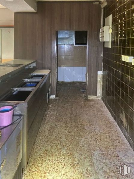 Local en venta en Zona Renfe, Alcorcón, Madrid, 28922 con ebanistería, encimera, edificio, suelo, puerta, madera, piso, estufa de cocina, gas y madera alrededor