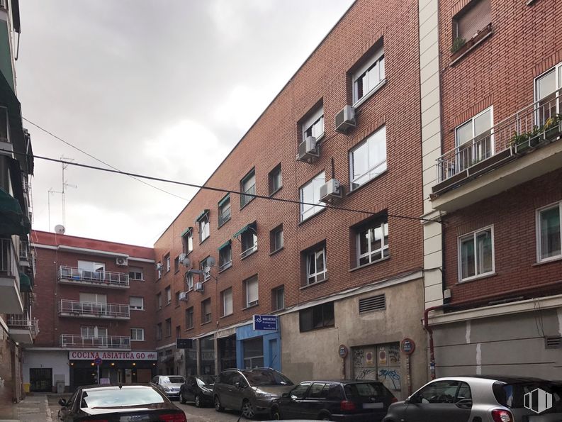 Local en alquiler en Calle Bormonia, San Blas - Canillejas, Madrid, 28037 con coche, ventana, edificio, vehículo terrestre, nube, cielo, neumático, vehículo, rueda y infraestructura alrededor