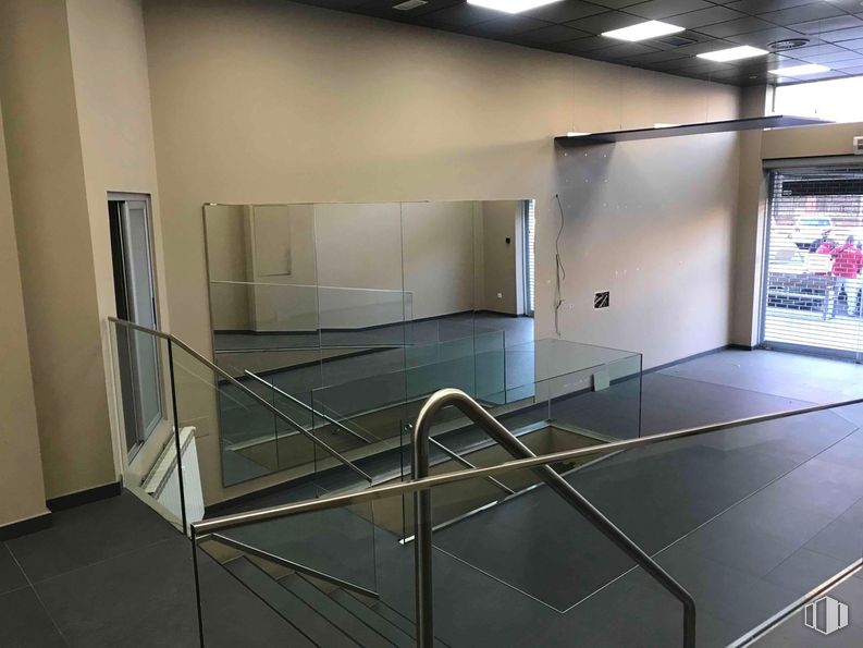 Retail for sale at Calle Doctor Gómez Ulla, Salamanca, Madrid, 28028 with flooring, floor, stairs, interior design, handrail, glass, composite material, metal, ceiling and silver around