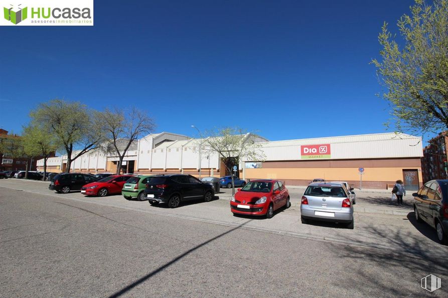 Retail for sale at Calle Río Alberche, Toledo, 45007 with car, automotive parking light, sky, wheel, tire, vehicle, automotive tail & brake light, motor vehicle, automotive lighting and asphalt around