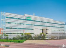 Office for rent at Edificio Fiteni IX, Calle Anabel Segura, 10, Alcobendas, Madrid, 28109 with building, sky, plant, street light, urban design, tower block, commercial building, facade, real estate and city around