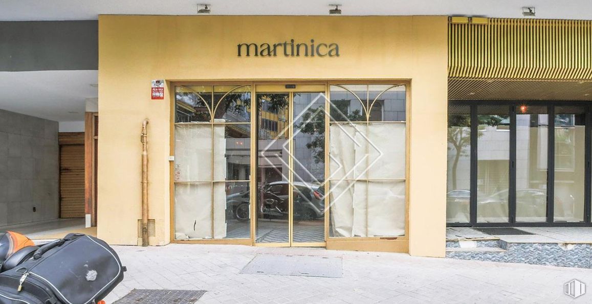 Local en alquiler y venta en Zona Barrio Salamanca, Salamanca, Madrid, 28006 con equipaje y bolsos, bolsa, material compuesto, metal, edificio comercial, hormigón y material de construcción alrededor