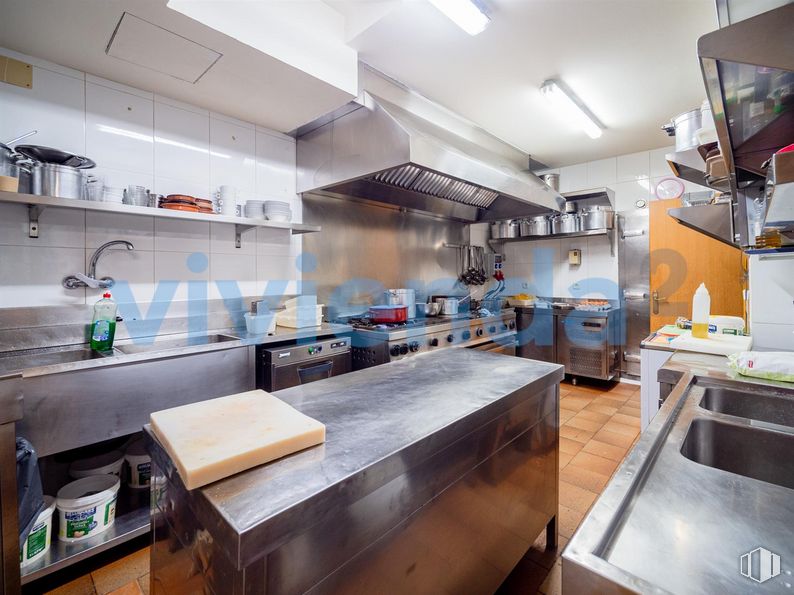 Local en venta en Calle Pedro Heredia, Salamanca, Madrid, 28028 con encimera, ebanistería, cocina, mesa, aparato de cocina, interiorismo, edificio, estantería, madera y sala de estar alrededor