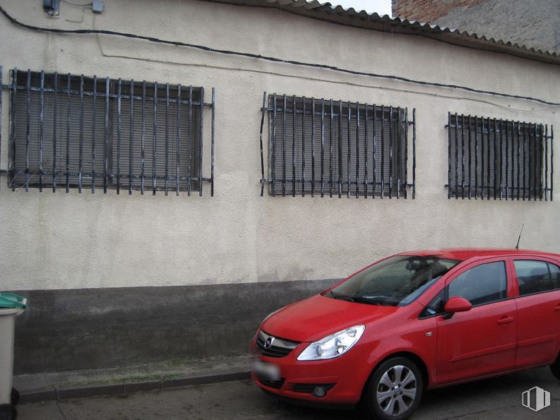 Industrial for sale at Calle Fábrica, La Mata, Toledo, 45534 with wheel, tire, car, window, automotive parking light, vehicle, white, automotive lighting, hood and automotive tire around