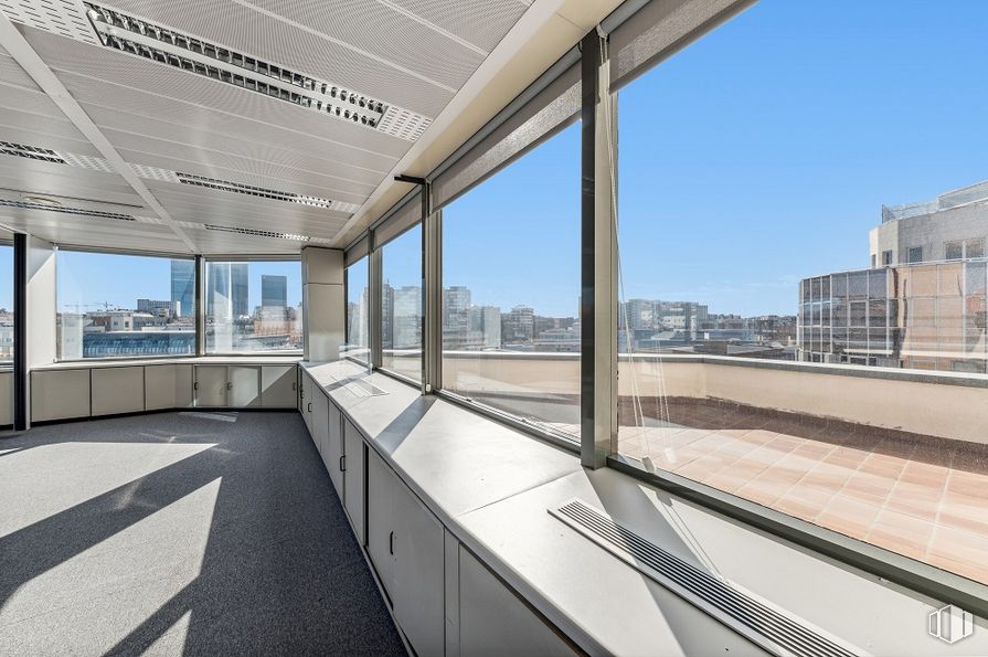 Office for rent at Calle Orduña, 2, Fuencarral - El Pardo, Madrid, 28034 with sky, property, building, shade, interior design, floor, window, urban design, fixture and real estate around