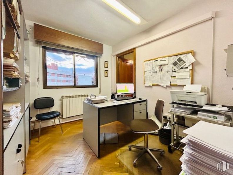 Oficina en alquiler en Calle Marqués Valdavia, Alcobendas, Madrid, 28100 con impresora, silla, escritorio, mesa, mueble, propiedad, edificio, silla de oficina, ventana y interiorismo alrededor