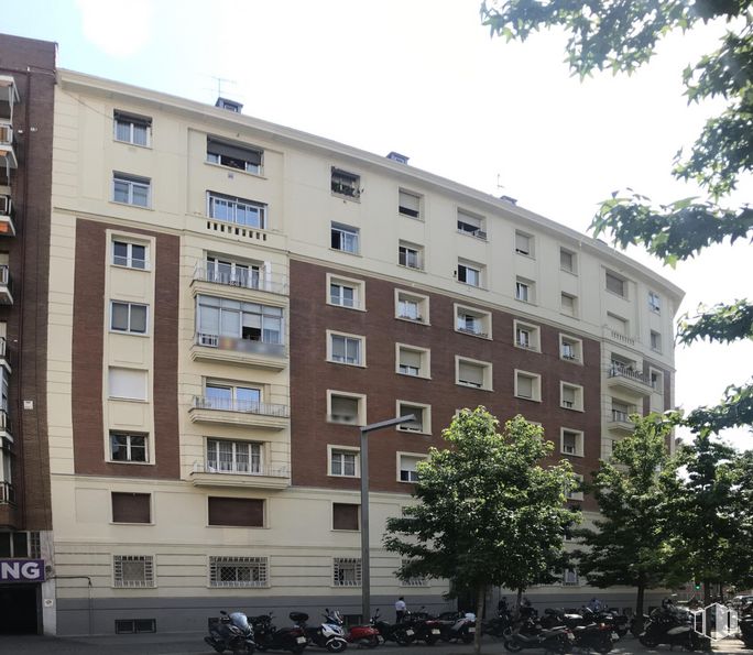 Oficina en alquiler en Calle Antonia Mercé, 2, Salamanca, Madrid, 28009 con edificio, cielo, ventana, propiedad, bloque de torre, árbol, condominio, diseño urbano, barrio y área residencial alrededor