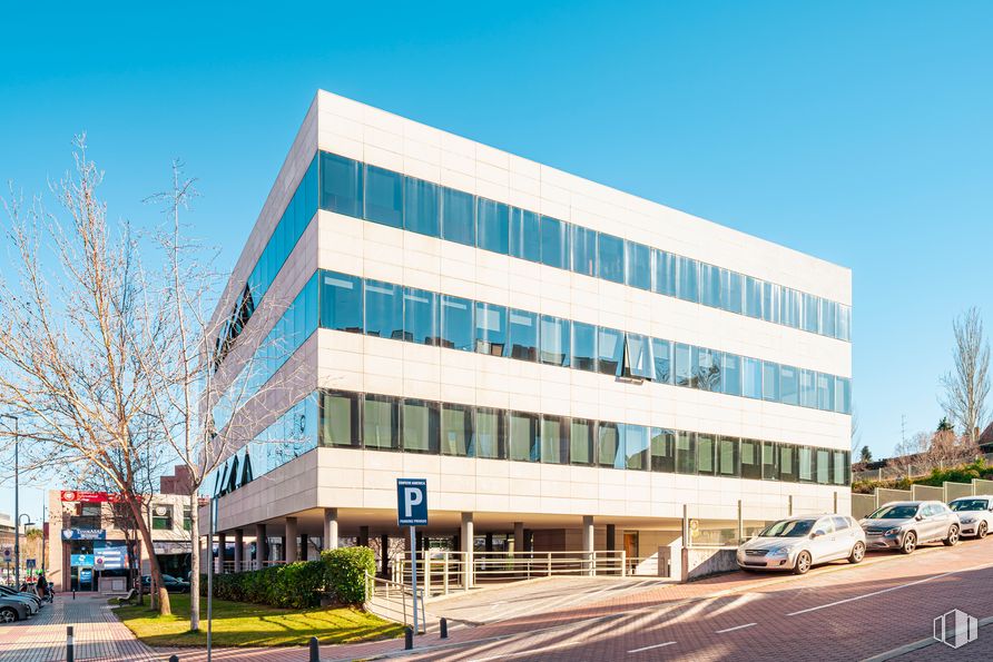 Oficina en alquiler en Edificio América I, Avenida Bruselas, 13, Alcobendas, Madrid, 28108 con coche, edificio, cielo, propiedad, árbol, arquitectura, diseño urbano, ventana, edificio comercial y barrio alrededor