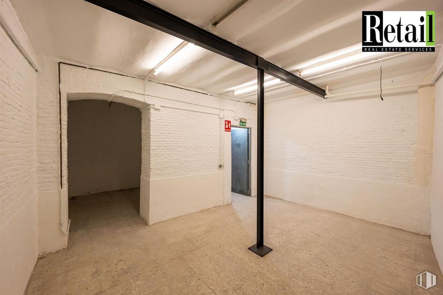 Retail for sale & for rent at Calle Alberto Aguilera, 48, Chamberí, Madrid, 28015 with door, wall, flooring, ceiling, floor, composite material, building material, basement and plaster around