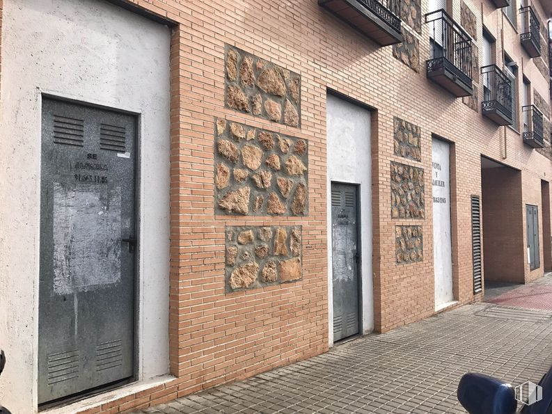 Retail for sale & for rent at Calle Sandro Pertini, 6, Illescas, Toledo, 45200 with property, infrastructure, wood, brick, door, neighbourhood, brickwork, font, wall and window around