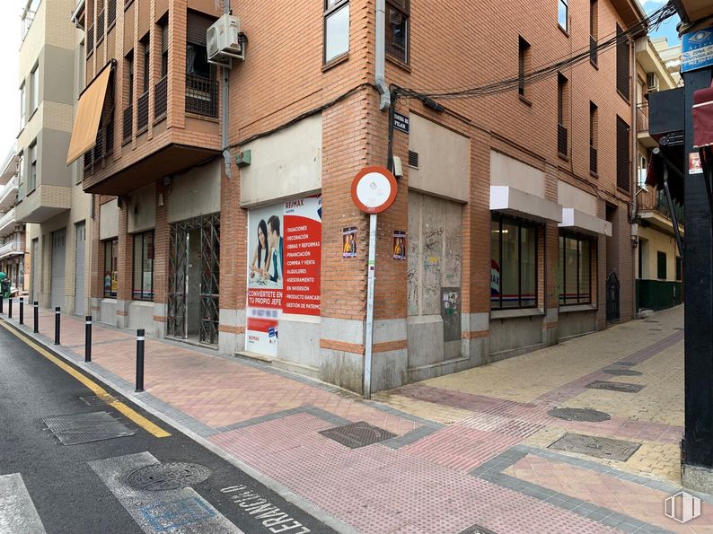 Local en venta en Calle Hospital de San José, 57, Getafe, Madrid, 28901 con edificio, ventana, infraestructura, superficie de la carretera, diseño urbano, acera, zona residencial, ladrillo, fachada y asfalto alrededor