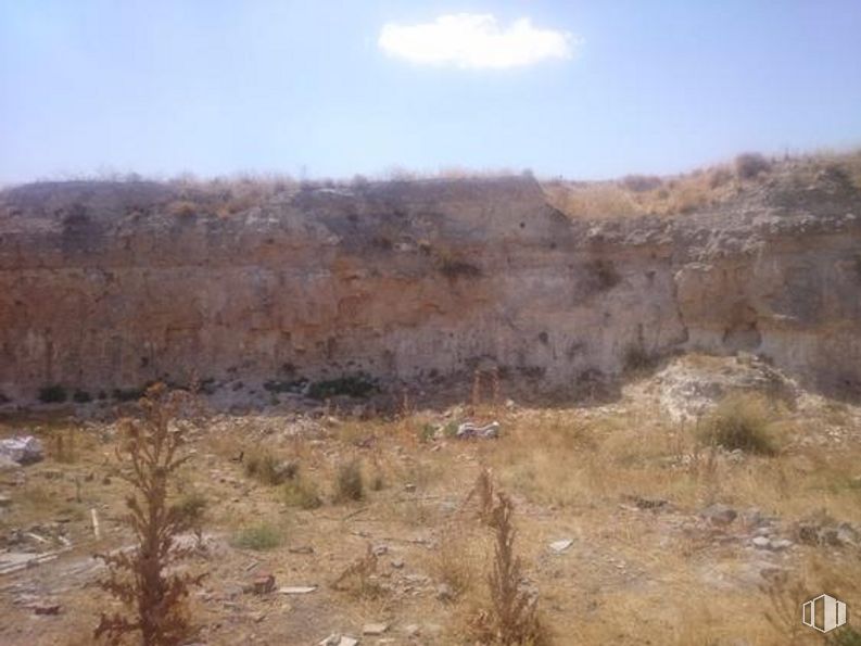 Land for sale at Calle Real de la Guardia, El Romeral, Toledo, 45760 with plant, sky, cloud, natural landscape, land lot, bedrock, tree, mountain, plain and grass around