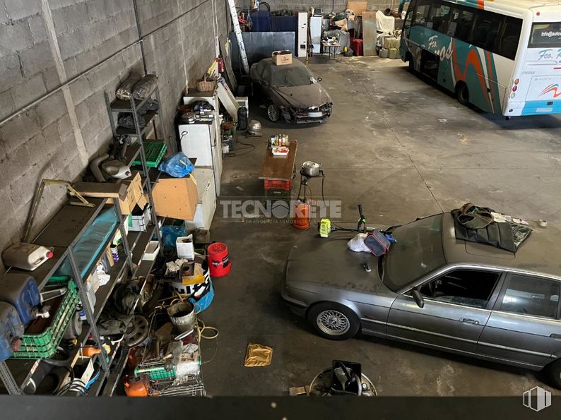 Industrial for sale at Calle Méjico, Guadalajara, 19004 with car, bus, tire, wheel, automotive parking light, land vehicle, vehicle, photograph, motor vehicle and hood around