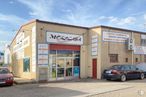 Industrial for sale at Calle Castilla, 6, Mejorada del Campo, Madrid, 28840 with car, building, automotive parking light, sky, cloud, land vehicle, tire, wheel, vehicle and door around