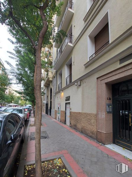 Local en venta en Calle Alcántara, 50, Salamanca, Madrid, 28006 con coche, puerta, ventana, edificio, árbol, planta, superficie de la carretera, vehículo, diseño urbano y asfalto alrededor