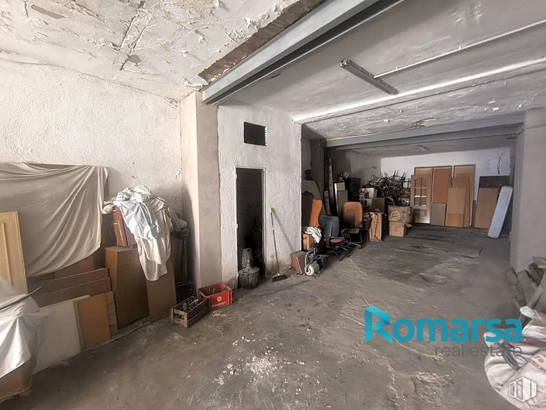 Retail for sale at Calle Don Rufino Martín, Ávila, 05002 with building, floor, flooring, wall, hall, ceiling, event, room, concrete and house around