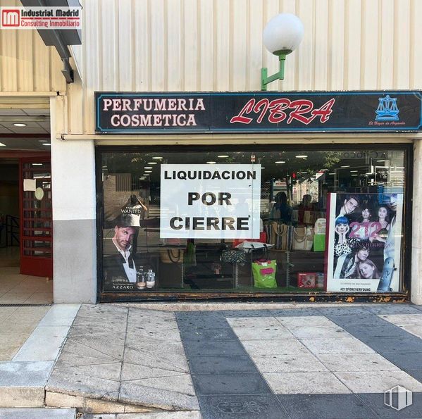 Retail for rent at Zona Zoco, Arganda del Rey, Madrid, 28500 with person, building, font, facade, gas, city, urban area, road, advertising and signage around