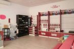 Retail for sale at La Fuente, Fuenlabrada, Madrid, 28944 with furniture, building, flooring, floor, house, shelf, contact sport, ceiling, event and hardwood around