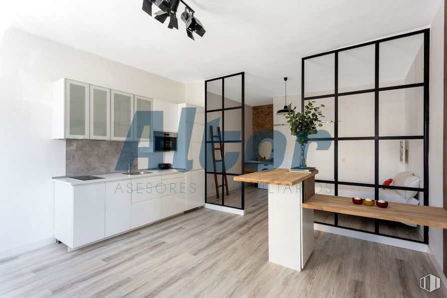 Local en venta en Calle Arzúa, Hortaleza, Madrid, 28033 con ebanistería, propiedad, planta, alumbrado, madera, interiorismo, rectángulo, ventana, suelo y pared alrededor