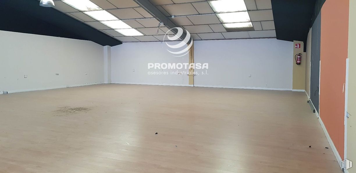 Nave en alquiler en Zona industrial, Arganda del Rey, Madrid, 28500 con madera, interiorismo, suelos, suelo, hall, sombra, edificio, techo, espacio y vidrio alrededor