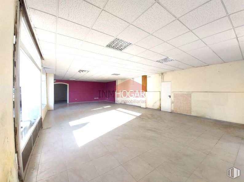 Nave en venta en Zona Centro, Arévalo, Ávila, 05200 con puerta, suelos, suelo, techo, hormigón, hall, suelo de baldosas, material de construcción, escayola y iluminación natural alrededor