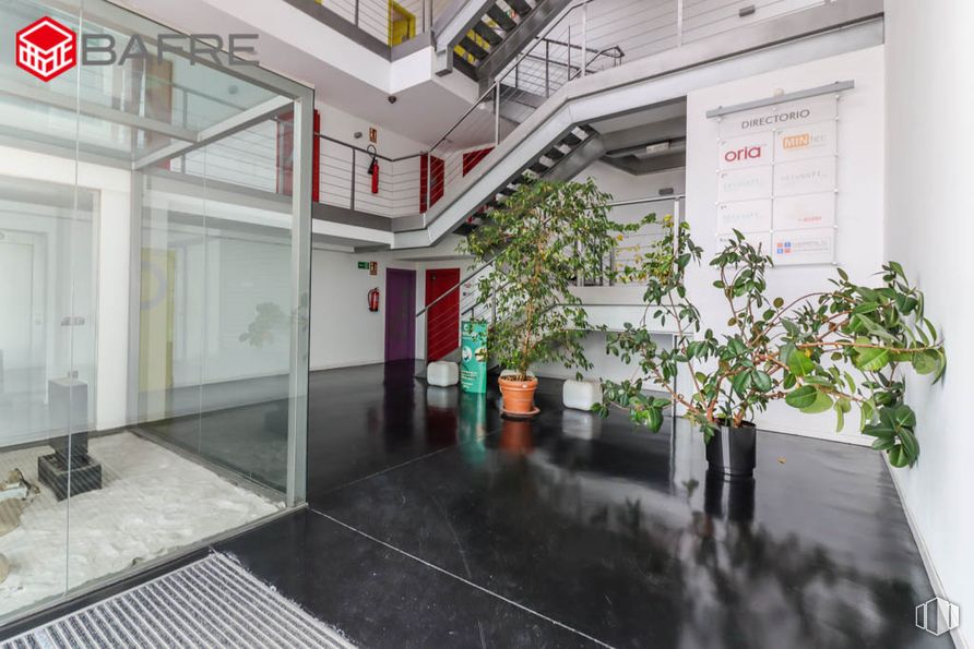 Oficina en venta en Avenida Juan Caramuel, Leganés, Madrid, 28919 con planta de interior, edificio, planta, interiorismo, accesorio, suelo, suelos, inmobiliario, diseño urbano y fachada alrededor