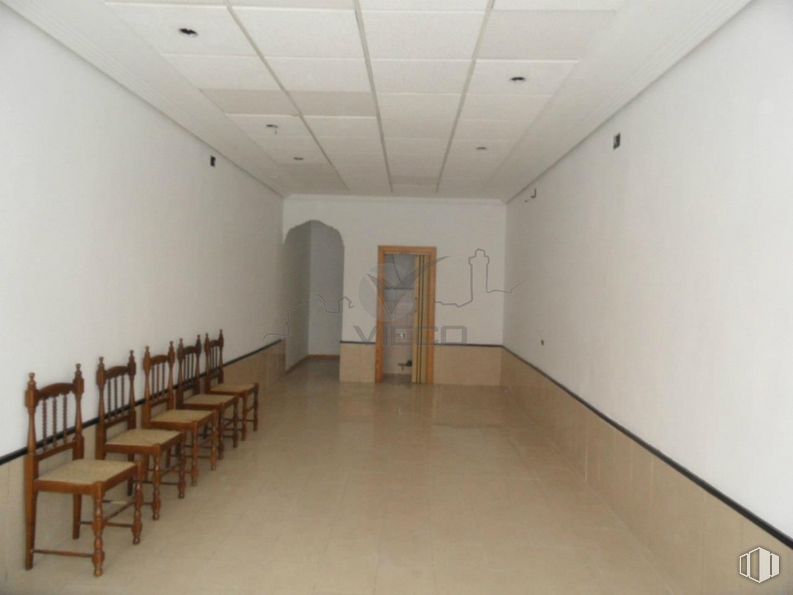 Retail for sale & for rent at Avenida Reyes Católicos, Cuenca, 16003 with chair, interior design, hall, art, wood, flooring, floor, hardwood, event and ceiling around