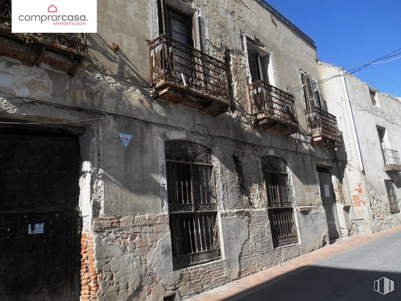 Suelo en venta en Calle Real, Carabaña, Madrid, 28560 con ventana, edificio, accesorio, madera, puerta, cielo, fachada, ciudad, techo y material de construcción alrededor