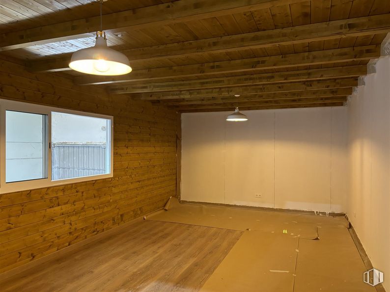 Industrial for rent at Avenida Pocillos, 4, Valdemoro, Madrid, 28340 with window, light fixture, lighting, property, wood, building, shade, architecture, interior design and hall around