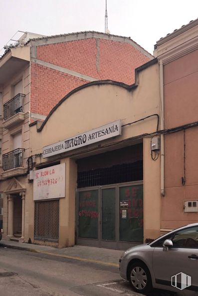 Industrial for sale at Calle Olmo, 63, Tarancón, Cuenca, 16400 with wheel, car, building, automotive parking light, tire, vehicle, sky, window, automotive tire and automotive lighting around