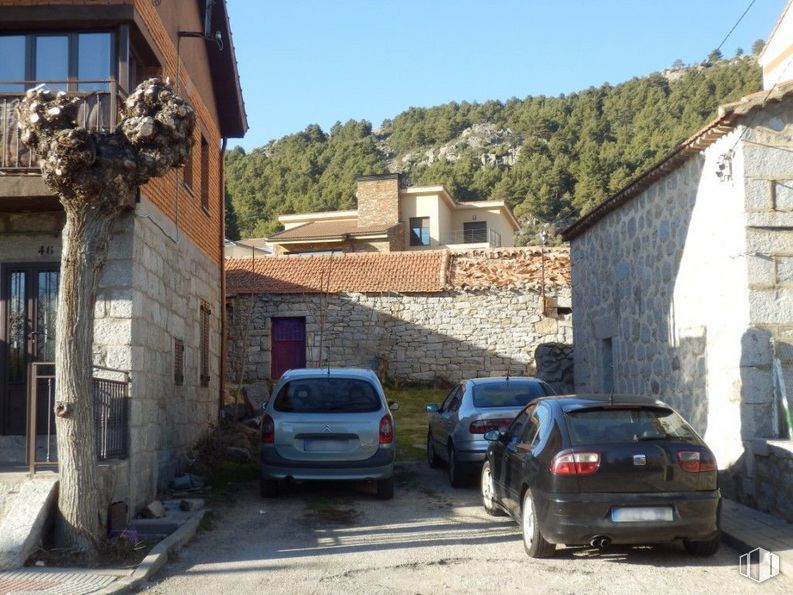 Suelo en venta en Avenida Calvo Sotelo, 54, Becerril de la Sierra, Madrid, 28490 con coche, rueda, neumático, cielo, vehículo, matrícula del vehículo, planta, edificio, infraestructura y vehículo de motor alrededor