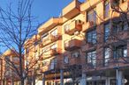 Retail for rent at Zona Centro, Majadahonda, Madrid, 28220 with building, window, sky, urban design, tree, condominium, tower block, residential area, commercial building and facade around