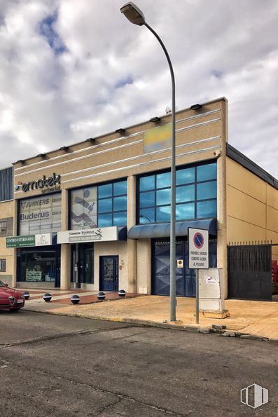 Oficina en alquiler en Calle Carlos I, 49, Yuncos, Toledo, 45210 con alumbrado, edificio, cielo, nube, luz de la calle, ventana, zona residencial, pared, asfalto y rueda alrededor