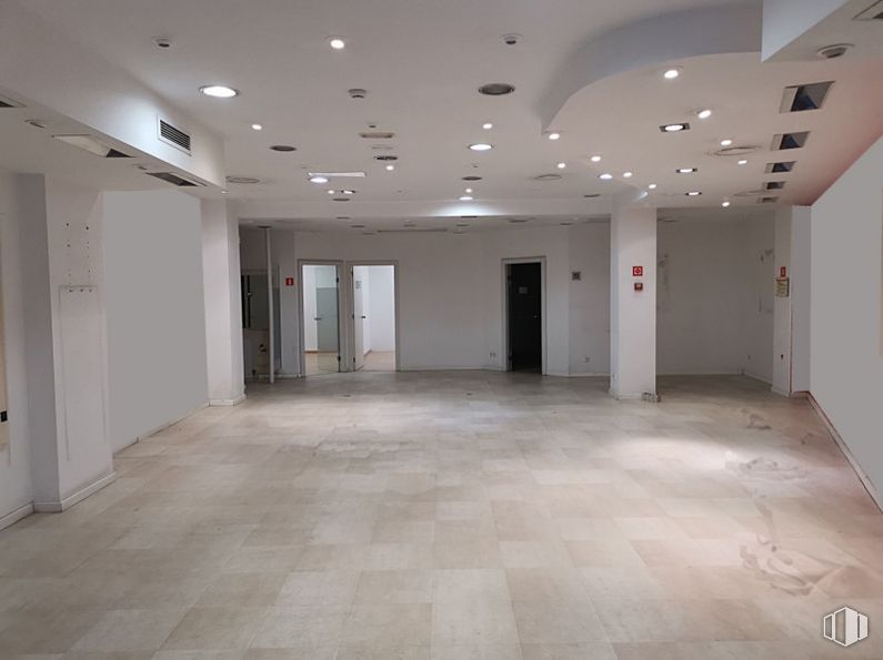 Retail for sale & for rent at Calle Madrid, Getafe, Madrid, 28901 with door, flooring, floor, ceiling, interior design, tile flooring, composite material, hall, light fixture and tile around