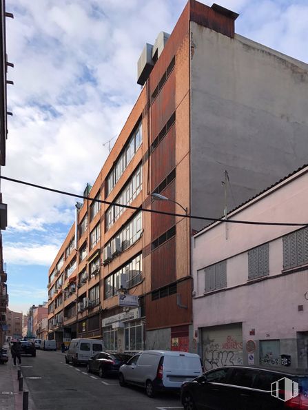 Retail for sale at Calle Nicolás Morales, Carabanchel, Madrid, 28019 with car, van, building, land vehicle, wheel, sky, tire, cloud, property and vehicle around