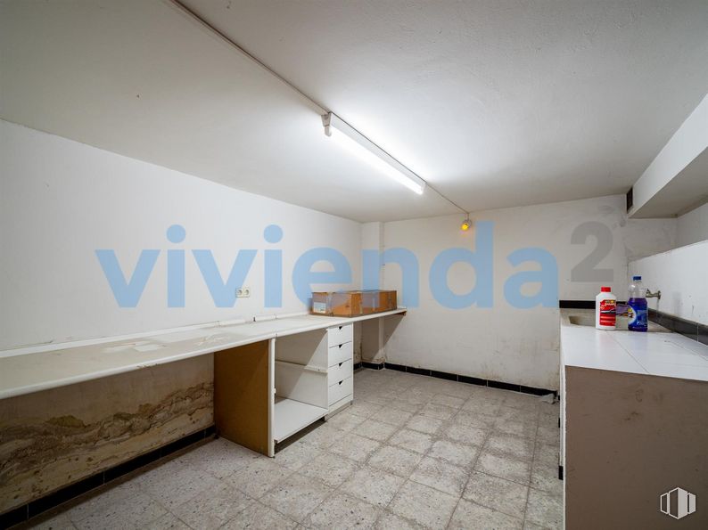 Local en venta en Calle Islas Marquesas, Fuencarral - El Pardo, Madrid, 28035 con lámpara, alumbrado, edificio, madera, interiorismo, suelos, suelo, mesa, escritorio y ebanistería alrededor