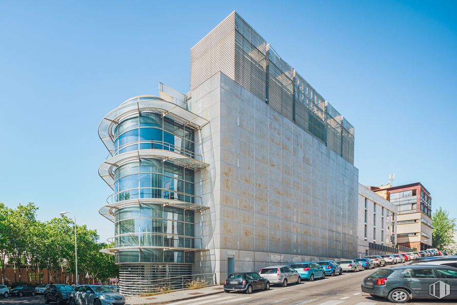 Oficina en alquiler en Calle Labastida, 9-11, Fuencarral - El Pardo, Madrid, 28034 con coche, edificio, rueda, neumático, cielo, vehículo, árbol, diseño urbano, bloque de torres y condominio alrededor