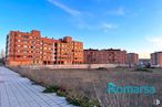 Land for sale at Avenida de la Juventud, Ávila, 05003 with building, sky, cloud, plant, urban design, window, brick, street light, residential area and neighbourhood around