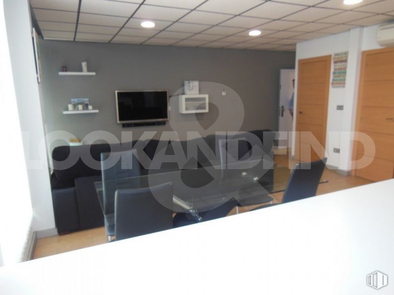 Industrial for rent at Santa María de Benquerencia, Toledo, 45006 with television, chair, building, automotive design, floor, flooring, eyewear, glass, wood and ceiling around