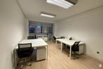 Office for rent at Calle Capitán Haya, 60, Tetuán, Madrid, 28020 with desk, chair, light fixture, lighting, table, office chair, furniture, interior design, flooring and fixture around