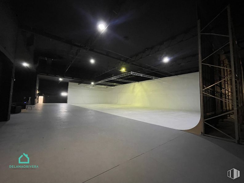 Retail for rent at Zona Los Ángeles de San Rafael, El Espinar, Segovia, 40424 with lighting, flooring, electricity, composite material, space, concrete, ceiling, darkness, asphalt and art around