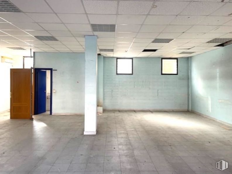 Retail for sale & for rent at Avenida Guadarrama, Villanueva del Pardillo, Madrid, 28229 with door, window, fixture, hall, flooring, floor, ceiling, rectangle, glass and space around