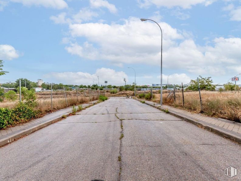 Land for sale at Calle Enero, 22, San Blas - Canillejas, Madrid, 28022 with street light, cloud, sky, plant, road surface, natural landscape, asphalt, tree, overhead power line and land lot around