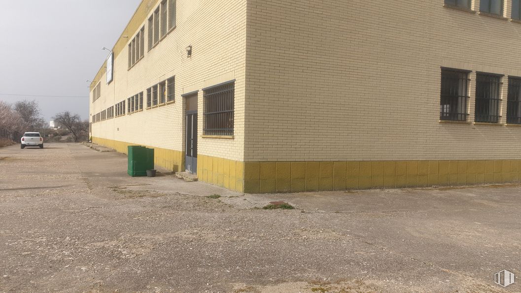 Industrial for sale & for rent at Zona Valdeolmos, Valdeolmos-Alalpardo, Madrid, 28130 with window, house, building, road surface, asphalt, land lot, fixture, brick, wood and residential area around