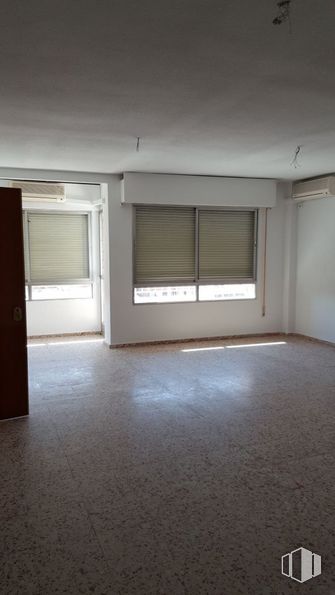 Office for rent at Avenida Constitución, Móstoles, Madrid, 28931 with window blind, lighting, window, fixture, building, wood, shade, flooring, hall and hardwood around