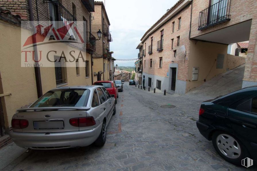 Land for sale at Zona Centro, Toledo, 45003 with car, wheel, window, building, tire, automotive parking light, land vehicle, automotive tail & brake light, vehicle and automotive lighting around