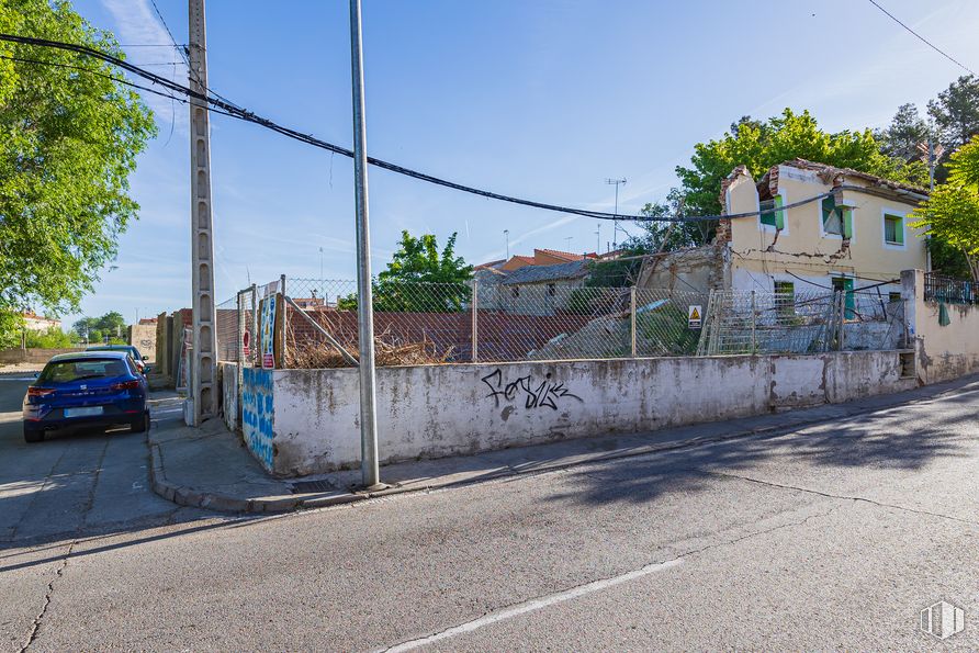 Land for sale at Centro urbano, Seseña, Toledo, 45223 with car, sky, vehicle, cloud, building, road surface, asphalt, tree, fence and land lot around