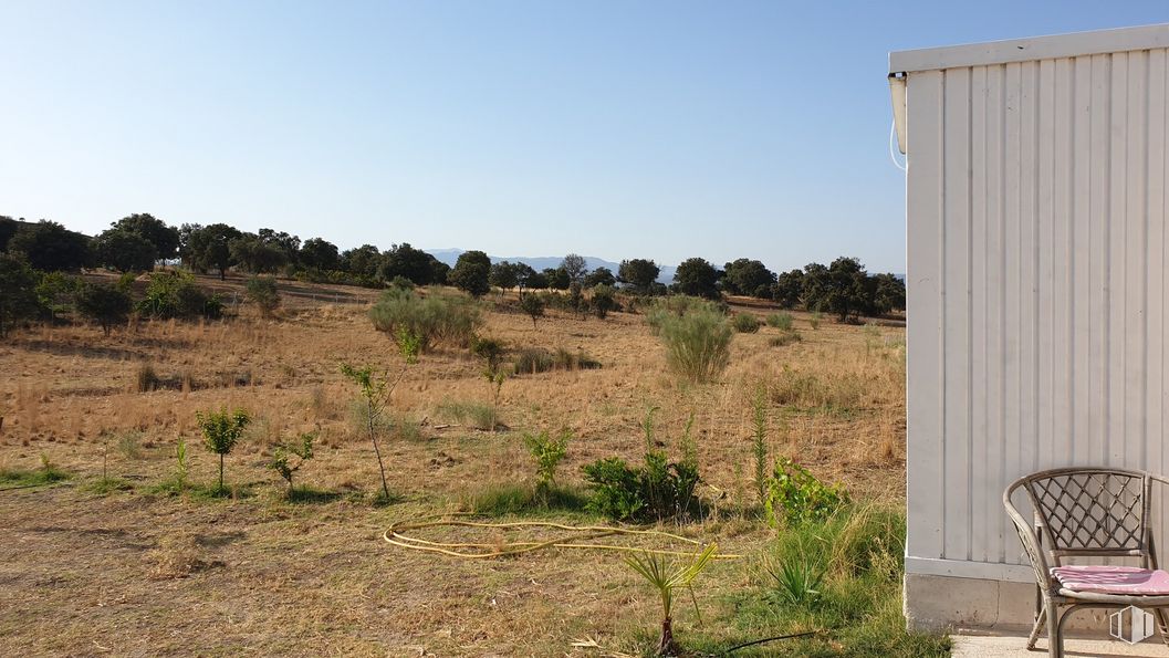 Land for sale at Zona Escalona, Escalona, Toledo, 45910 with chair, sky, plant, plant community, natural landscape, land lot, tree, grass, grassland and landscape around